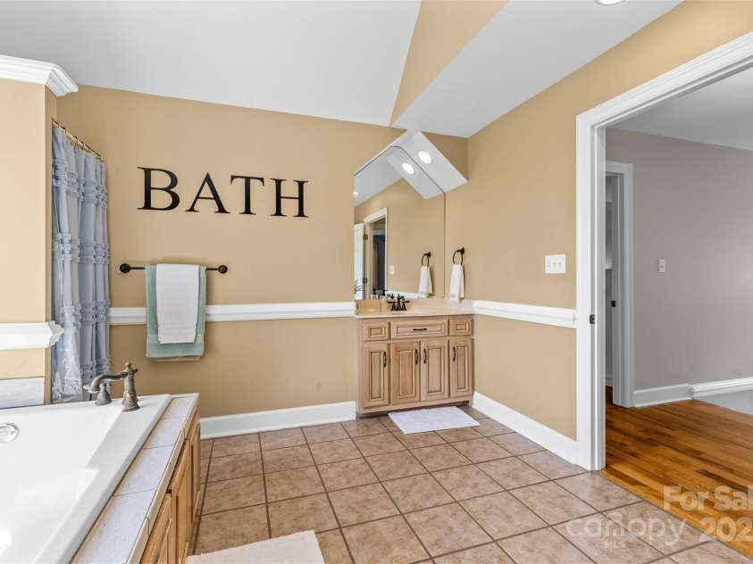185 Greens Road, Granite Falls, NC 28630.  MLS# CAR4275528, YatesRealty ID 26594. Second level Full Bathroom