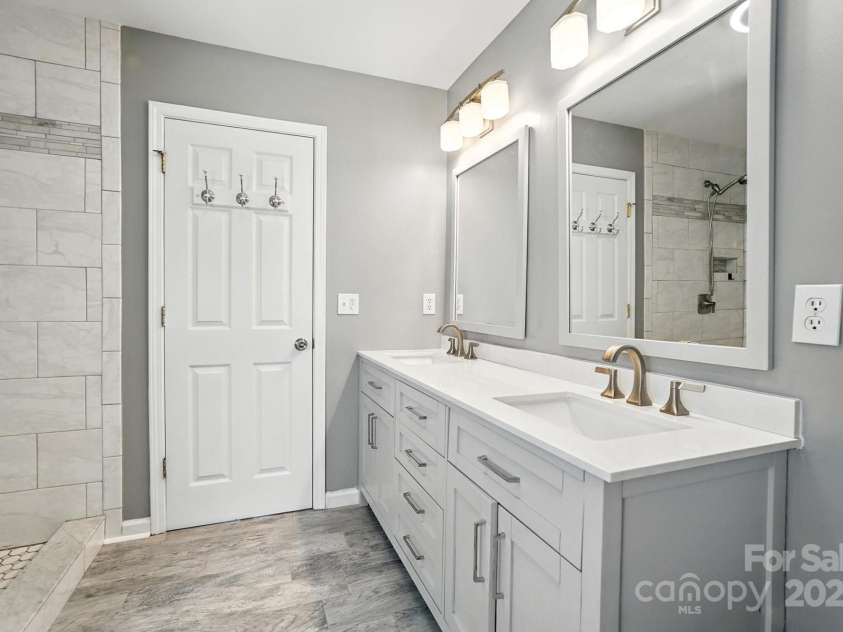 2335 Big Pine Drive, Matthews, NC 28105.  MLS# CAR4282769, YatesRealty ID 26595. 