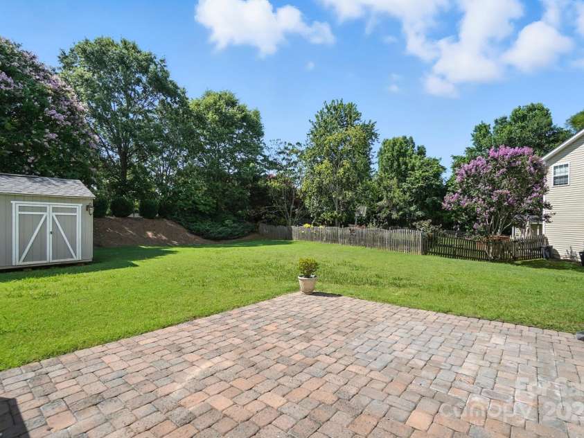 2335 Big Pine Drive, Matthews, NC 28105.  MLS# CAR4282769, YatesRealty ID 26595. 