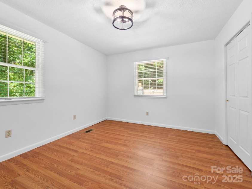 9 Baker Drive, Asheville, NC 28806.  MLS# CAR4280209, YatesRealty ID 26596. 