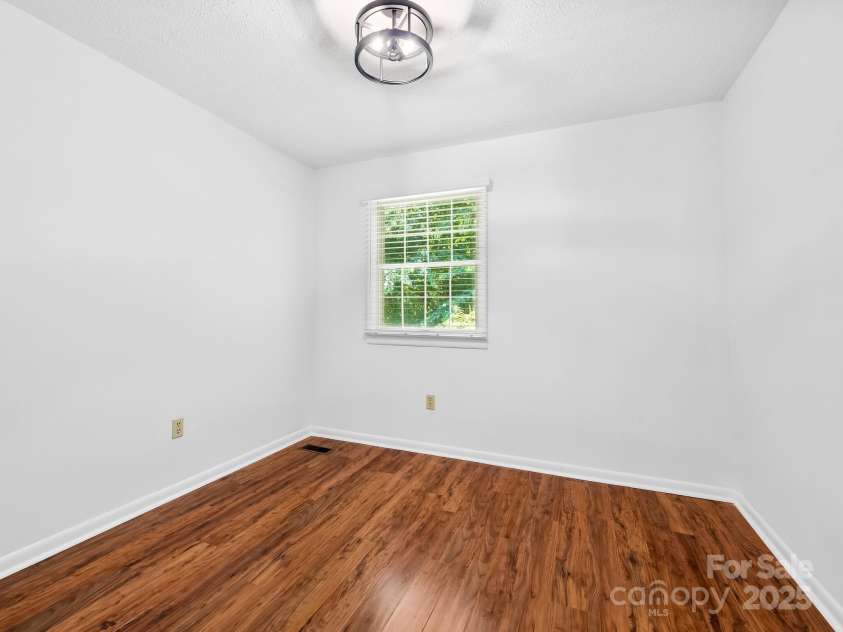 9 Baker Drive, Asheville, NC 28806.  MLS# CAR4280209, YatesRealty ID 26596. 