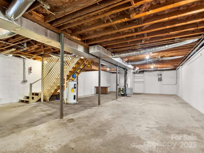 9 Baker Drive, Asheville, NC 28806.  MLS# CAR4280209, YatesRealty ID 26596. 