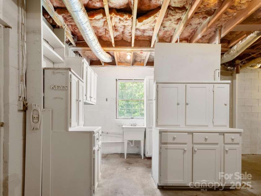 9 Baker Drive, Asheville, NC 28806.  MLS# CAR4280209, YatesRealty ID 26596. 