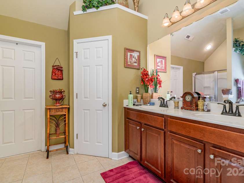 10812 Clark Street, Davidson, NC 28036.  MLS# CAR4274849, YatesRealty ID 26597. 