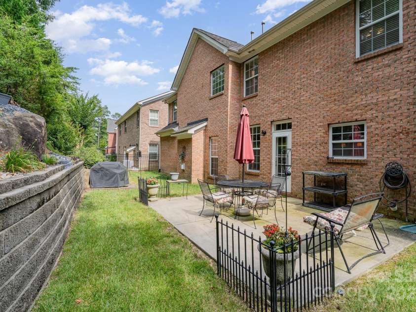 10812 Clark Street, Davidson, NC 28036.  MLS# CAR4274849, YatesRealty ID 26597. 