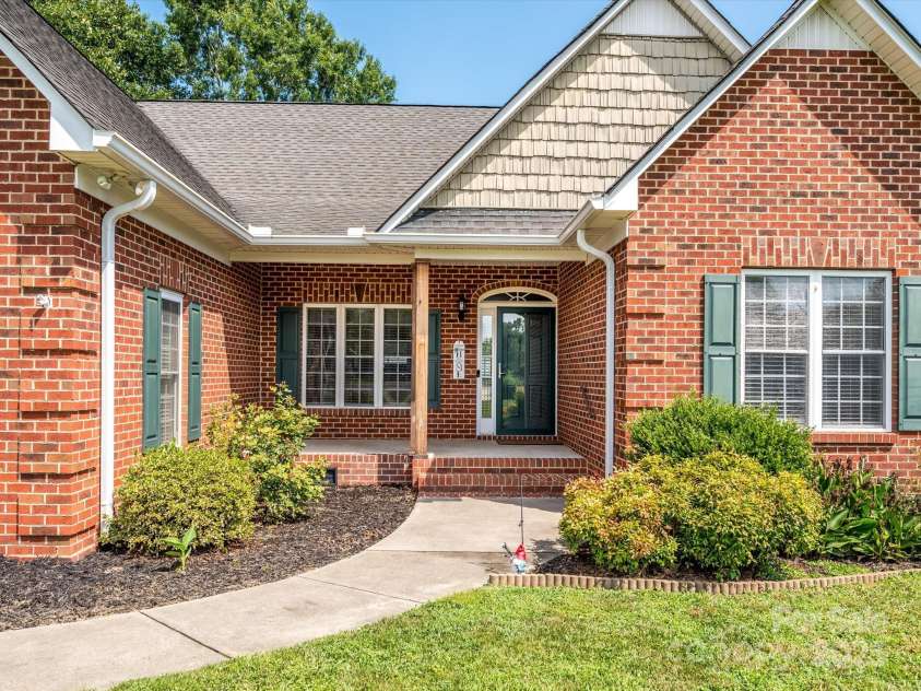 850 Meadow Drive, Oakboro, NC 28129.  MLS# CAR4274607, YatesRealty ID 26598. 