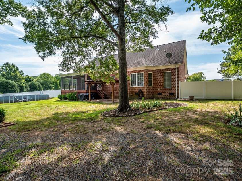 850 Meadow Drive, Oakboro, NC 28129.  MLS# CAR4274607, YatesRealty ID 26598. 