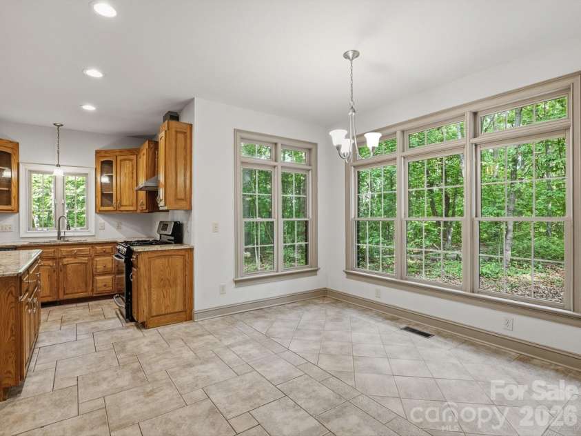 6717 Mccain Boulevard, Waxhaw, NC 28173.  MLS# CAR4372669, YatesRealty ID 26599. Dining area