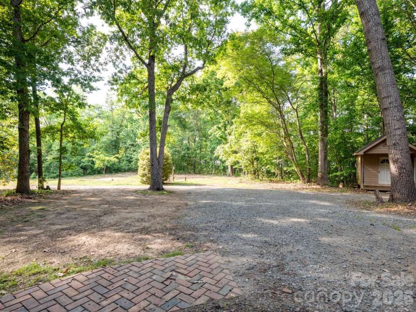 6717 Mccain Boulevard, Waxhaw, NC 28173.  MLS# CAR4372669, YatesRealty ID 26599. Driveway