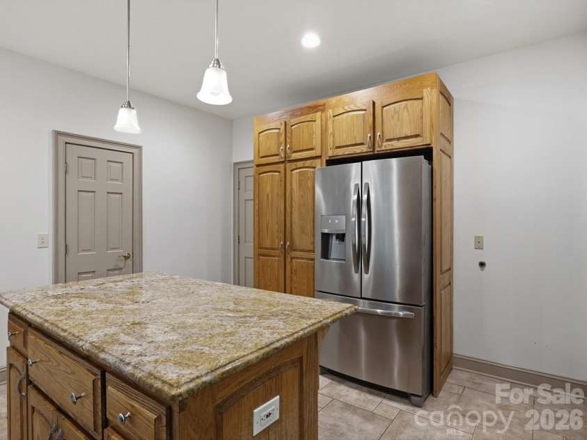 6717 Mccain Boulevard, Waxhaw, NC 28173.  MLS# CAR4372669, YatesRealty ID 26599. Kitchen