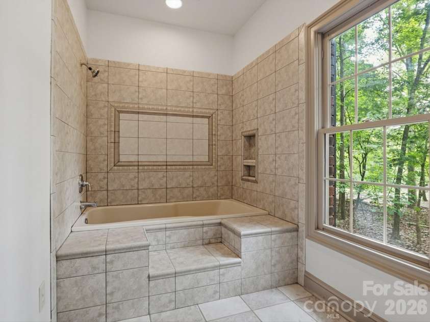6717 Mccain Boulevard, Waxhaw, NC 28173.  MLS# CAR4372669, YatesRealty ID 26599. Primary Bathroom