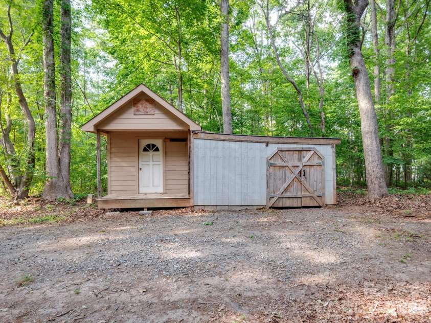 6717 Mccain Boulevard, Waxhaw, NC 28173.  MLS# CAR4372669, YatesRealty ID 26599. Shed/playhouse