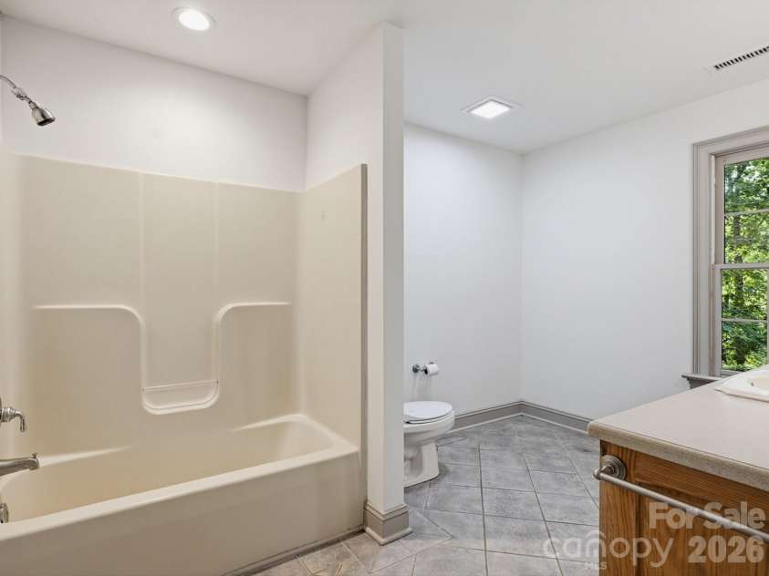 6717 Mccain Boulevard, Waxhaw, NC 28173.  MLS# CAR4372669, YatesRealty ID 26599. Upstairs bathroom