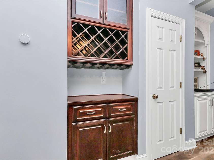 2044 Gable Way Lane, Matthews, NC 28104.  MLS# CAR4276007, YatesRealty ID 26600. 