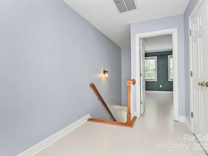 2044 Gable Way Lane, Matthews, NC 28104.  MLS# CAR4276007, YatesRealty ID 26600. 