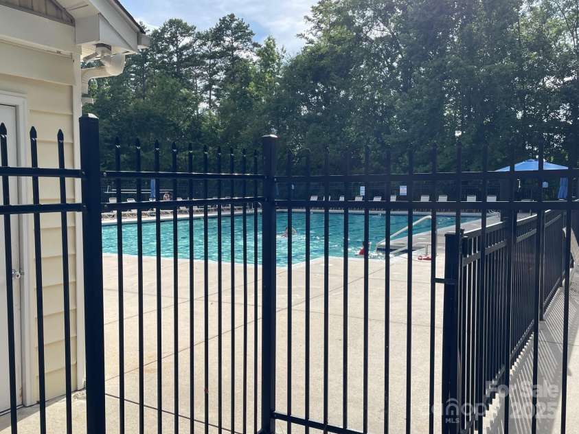 2044 Gable Way Lane, Matthews, NC 28104.  MLS# CAR4276007, YatesRealty ID 26600. Community Pool