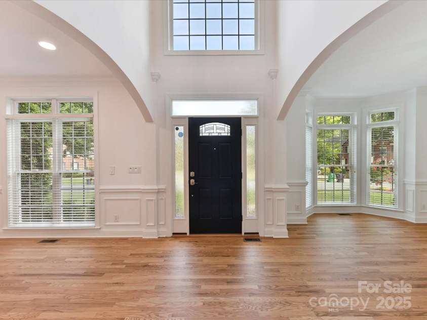5434 Shoal Brook Court, Charlotte, NC 28277.  MLS# CAR4280902, YatesRealty ID 26602. Foyer