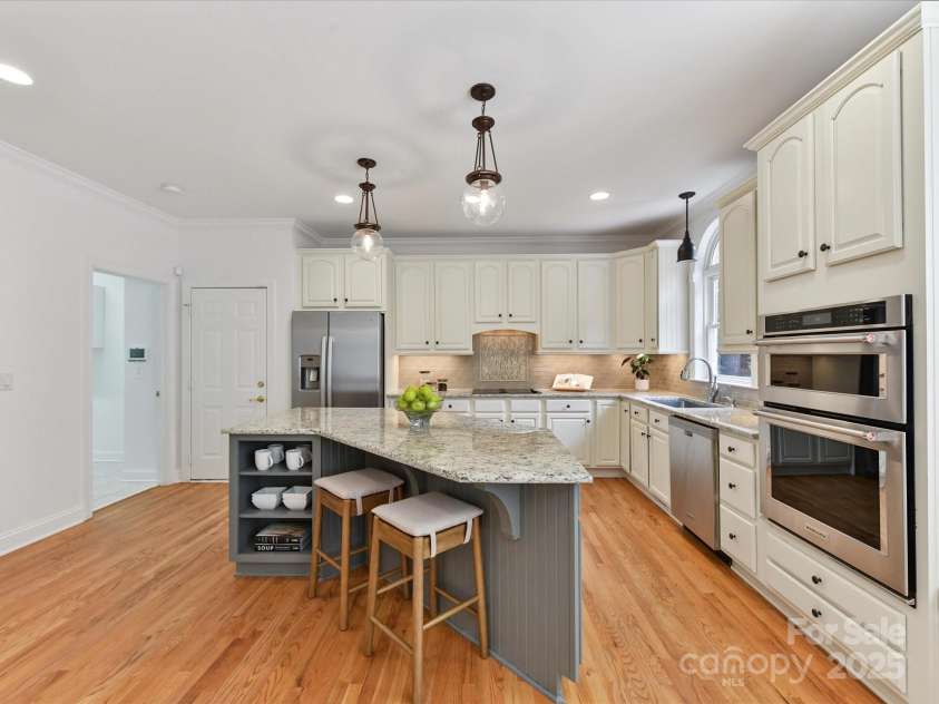 5434 Shoal Brook Court, Charlotte, NC 28277.  MLS# CAR4280902, YatesRealty ID 26602. Kitchen