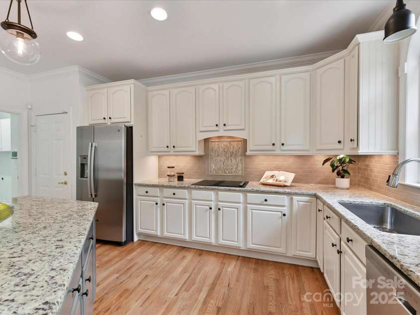5434 Shoal Brook Court, Charlotte, NC 28277.  MLS# CAR4280902, YatesRealty ID 26602. Kitchen