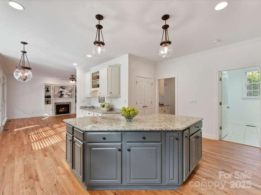 5434 Shoal Brook Court, Charlotte, NC 28277.  MLS# CAR4280902, YatesRealty ID 26602. Kitchen