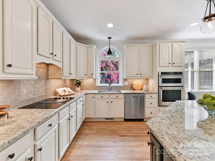 5434 Shoal Brook Court, Charlotte, NC 28277.  MLS# CAR4280902, YatesRealty ID 26602. Kitchen