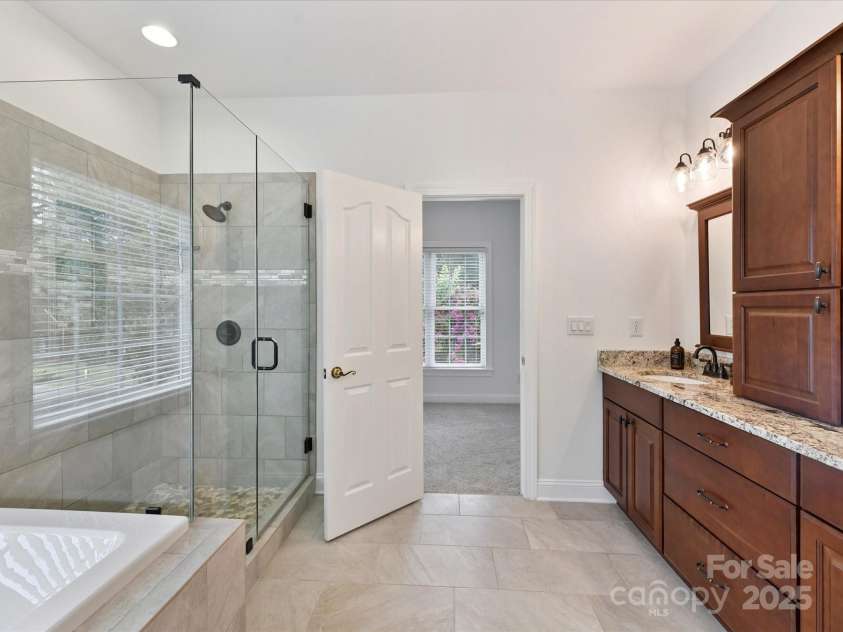 5434 Shoal Brook Court, Charlotte, NC 28277.  MLS# CAR4280902, YatesRealty ID 26602. Primary Bathroom