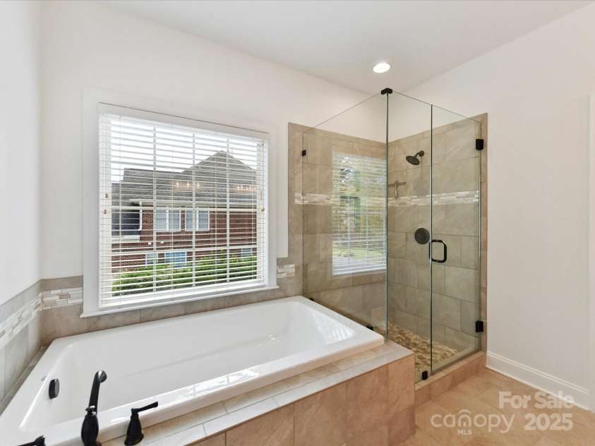 5434 Shoal Brook Court, Charlotte, NC 28277.  MLS# CAR4280902, YatesRealty ID 26602. Primary Bathroom