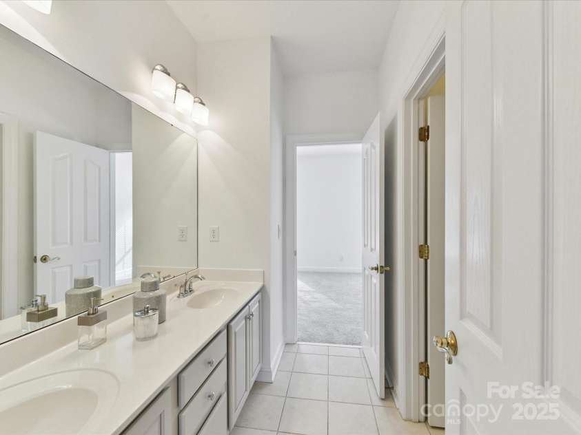 5434 Shoal Brook Court, Charlotte, NC 28277.  MLS# CAR4280902, YatesRealty ID 26602. Shared Bathroom