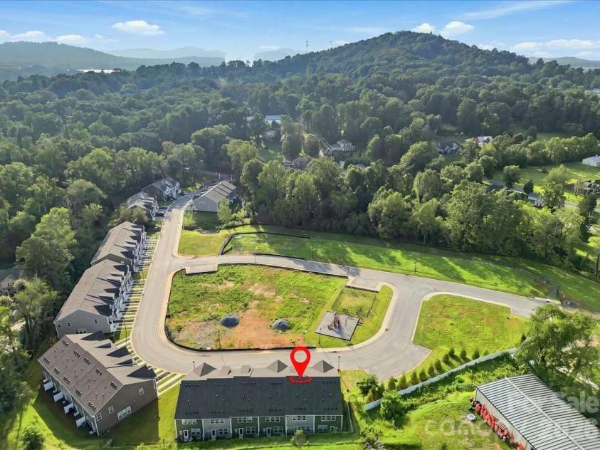 79 Moon Haven Way, Arden, NC 28704.  MLS# CAR4380937, YatesRealty ID 26602. 
