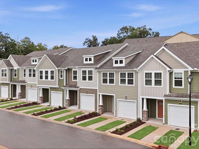 77 Moon Haven Way, Arden, NC 28704.  MLS# CAR4386593, YatesRealty ID 26604. 