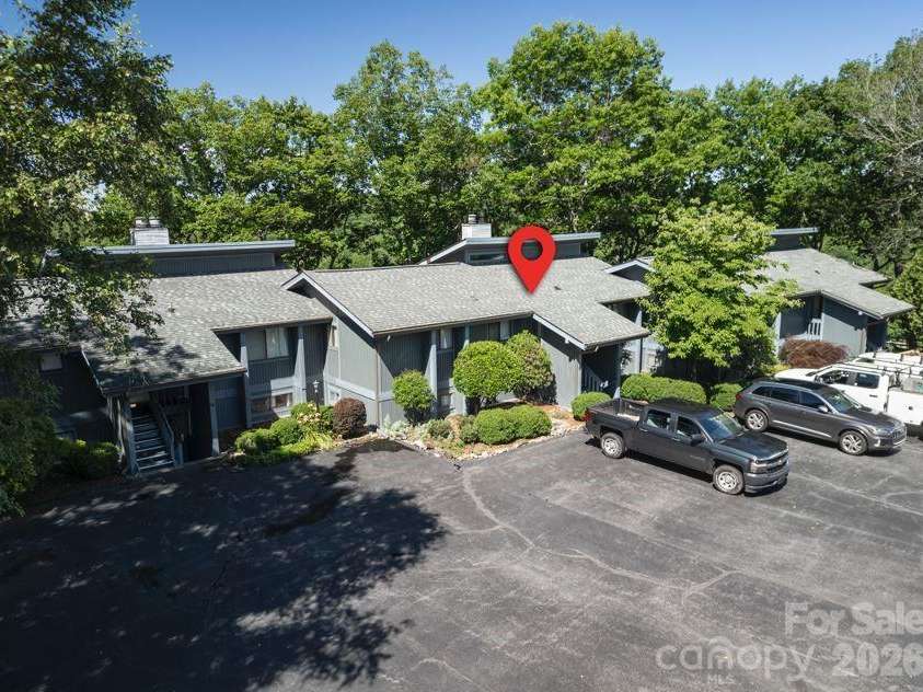 283 Tinequa Drive, Brevard, NC 28712.  MLS# CAR4369072, YatesRealty ID 26605. 