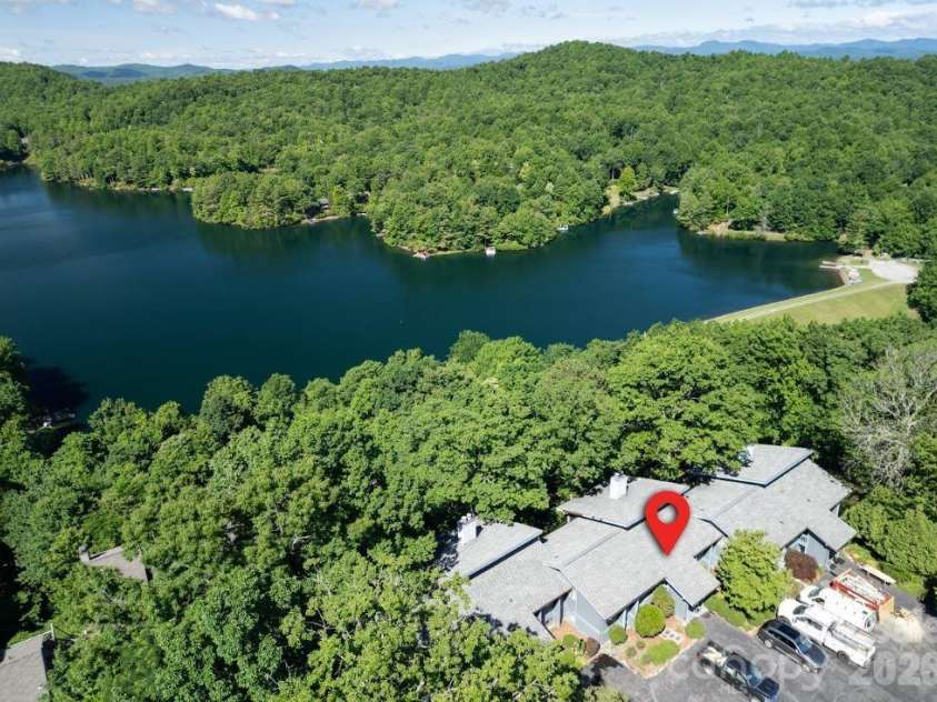 283 Tinequa Drive, Brevard, NC 28712.  MLS# CAR4369072, YatesRealty ID 26605. 