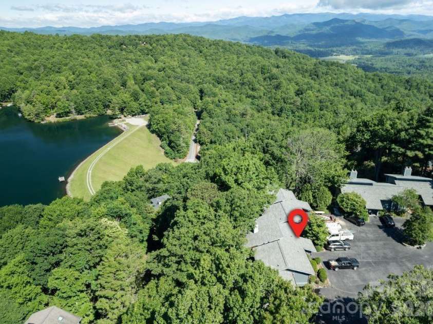 283 Tinequa Drive, Brevard, NC 28712.  MLS# CAR4369072, YatesRealty ID 26605. 