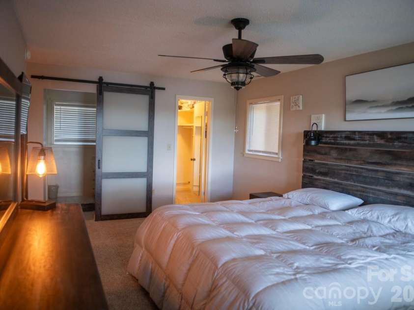 283 Tinequa Drive, Brevard, NC 28712.  MLS# CAR4369072, YatesRealty ID 26605. 