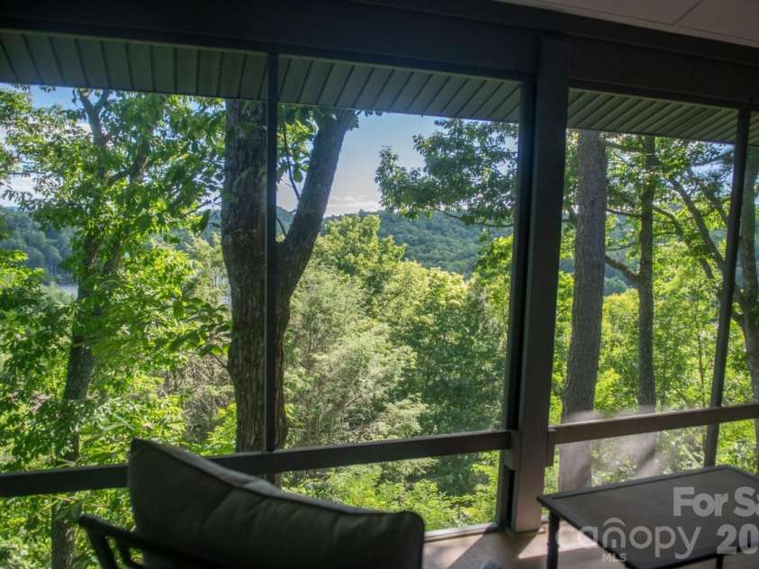 283 Tinequa Drive, Brevard, NC 28712.  MLS# CAR4369072, YatesRealty ID 26605. 