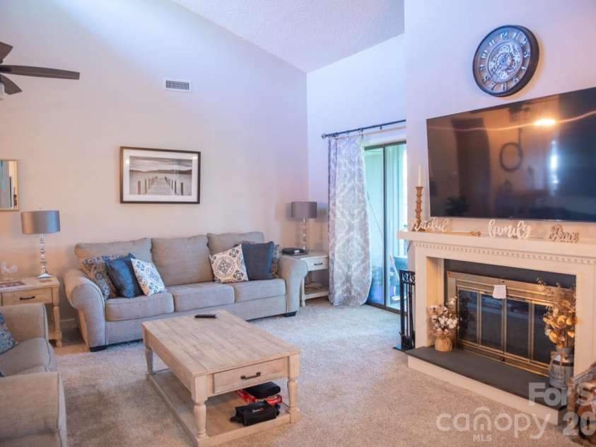 283 Tinequa Drive, Brevard, NC 28712.  MLS# CAR4369072, YatesRealty ID 26605. 