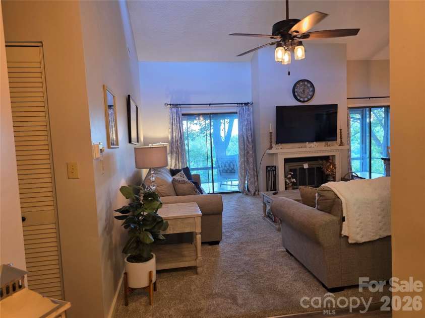 283 Tinequa Drive, Brevard, NC 28712.  MLS# CAR4369072, YatesRealty ID 26605. 