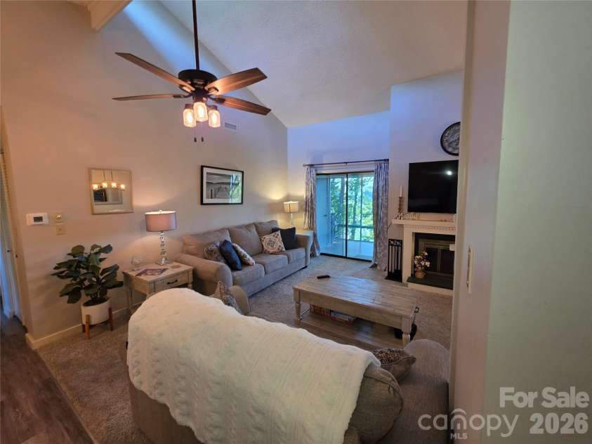 283 Tinequa Drive, Brevard, NC 28712.  MLS# CAR4369072, YatesRealty ID 26605. 