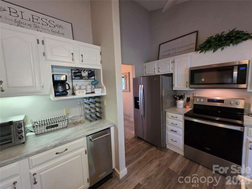 283 Tinequa Drive, Brevard, NC 28712.  MLS# CAR4369072, YatesRealty ID 26605. 