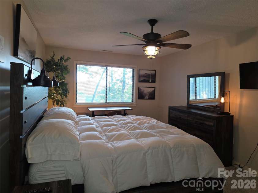 283 Tinequa Drive, Brevard, NC 28712.  MLS# CAR4369072, YatesRealty ID 26605. 