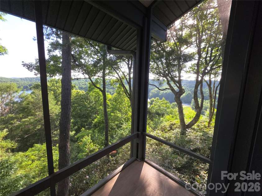 283 Tinequa Drive, Brevard, NC 28712.  MLS# CAR4369072, YatesRealty ID 26605. 