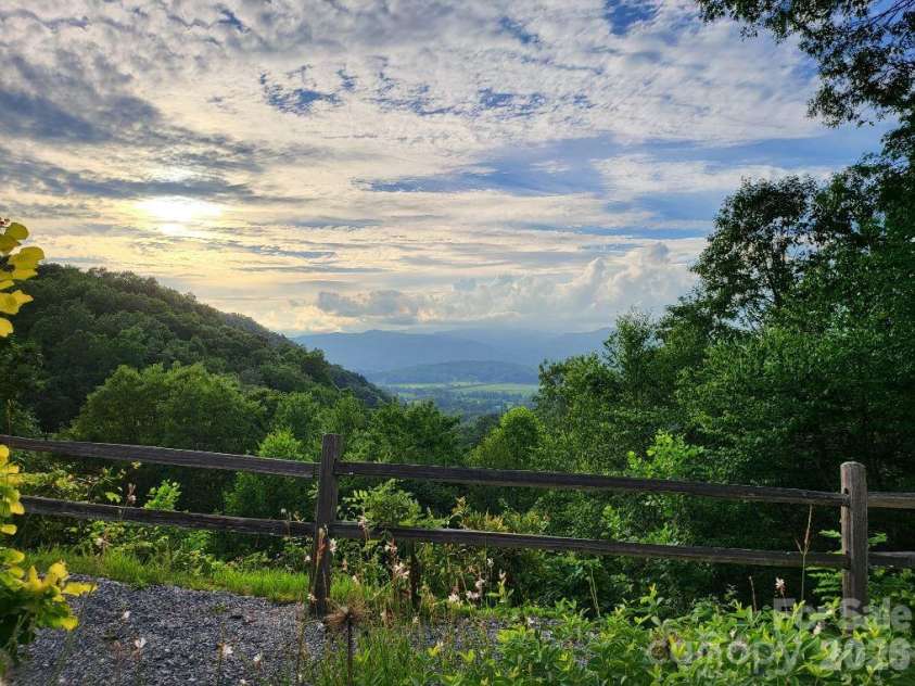 283 Tinequa Drive, Brevard, NC 28712.  MLS# CAR4369072, YatesRealty ID 26605. Connestee Falls Overlook