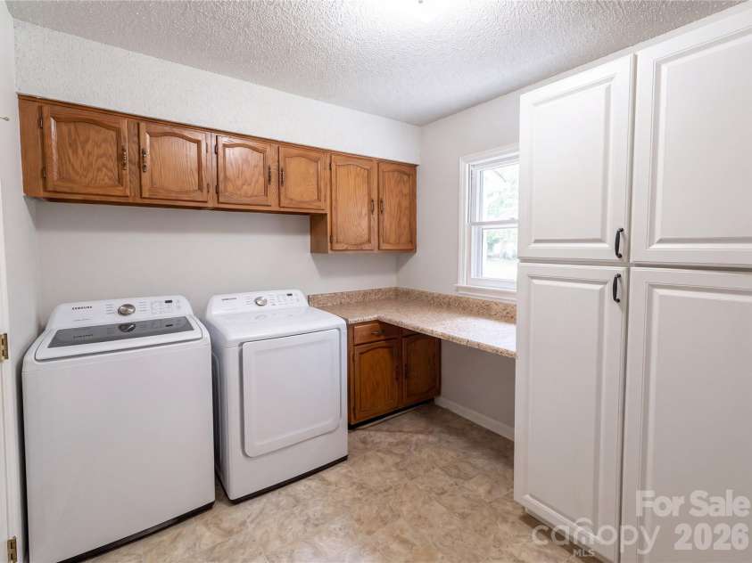 3029 Southampton Circle, Gastonia, NC 28056.  MLS# CAR4354399, YatesRealty ID 26606. 