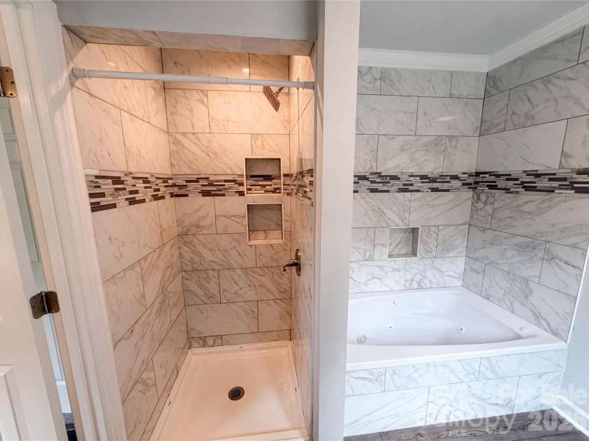 3029 Southampton Circle, Gastonia, NC 28056.  MLS# CAR4354399, YatesRealty ID 26606. 
