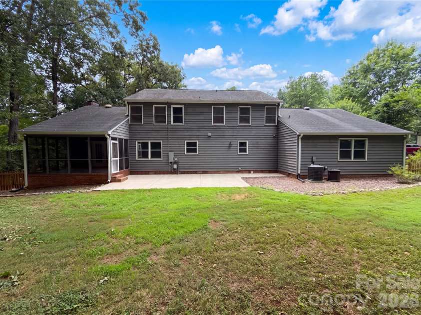 3029 Southampton Circle, Gastonia, NC 28056.  MLS# CAR4354399, YatesRealty ID 26606. 
