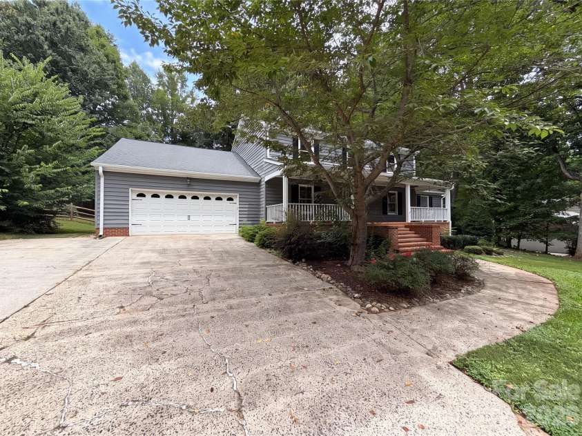 3029 Southampton Circle, Gastonia, NC 28056.  MLS# CAR4354399, YatesRealty ID 26606. 