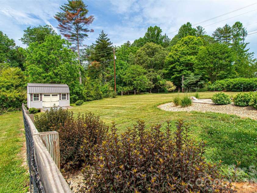 15 Bowman Ridge Road, Hendersonville, NC 28739.  MLS# CAR4369770, YatesRealty ID 26608. Fenced Yard
