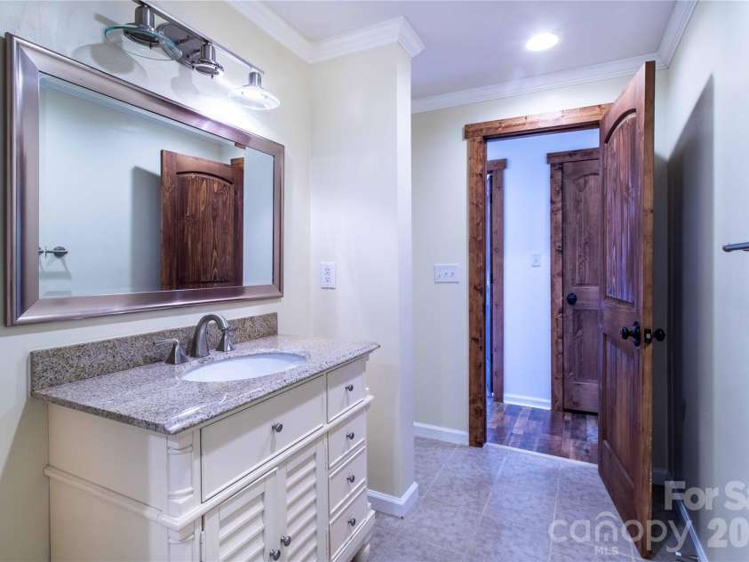 15 Bowman Ridge Road, Hendersonville, NC 28739.  MLS# CAR4369770, YatesRealty ID 26608. Guest Bath