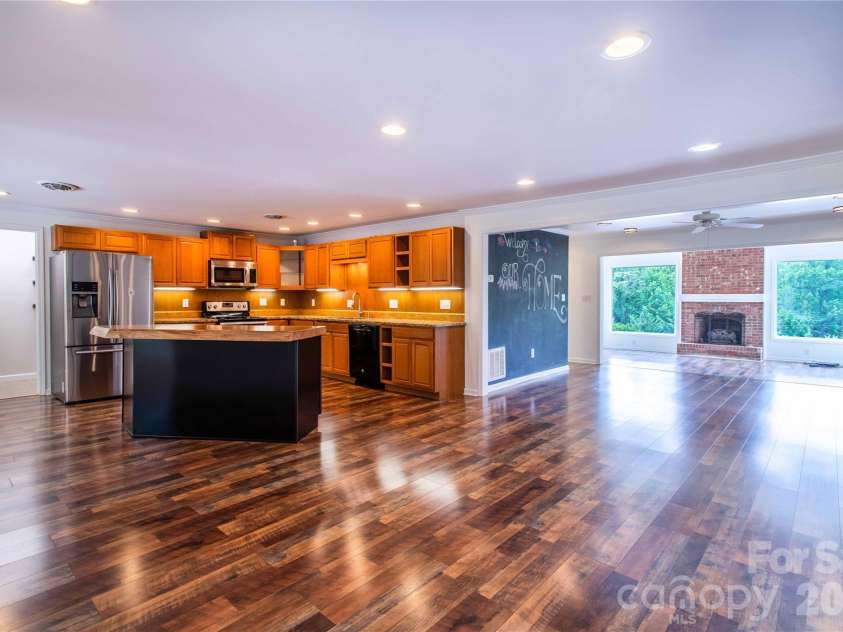 15 Bowman Ridge Road, Hendersonville, NC 28739.  MLS# CAR4369770, YatesRealty ID 26608. Kitchen