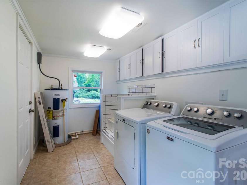 15 Bowman Ridge Road, Hendersonville, NC 28739.  MLS# CAR4369770, YatesRealty ID 26608. Laundry with Dog Wash